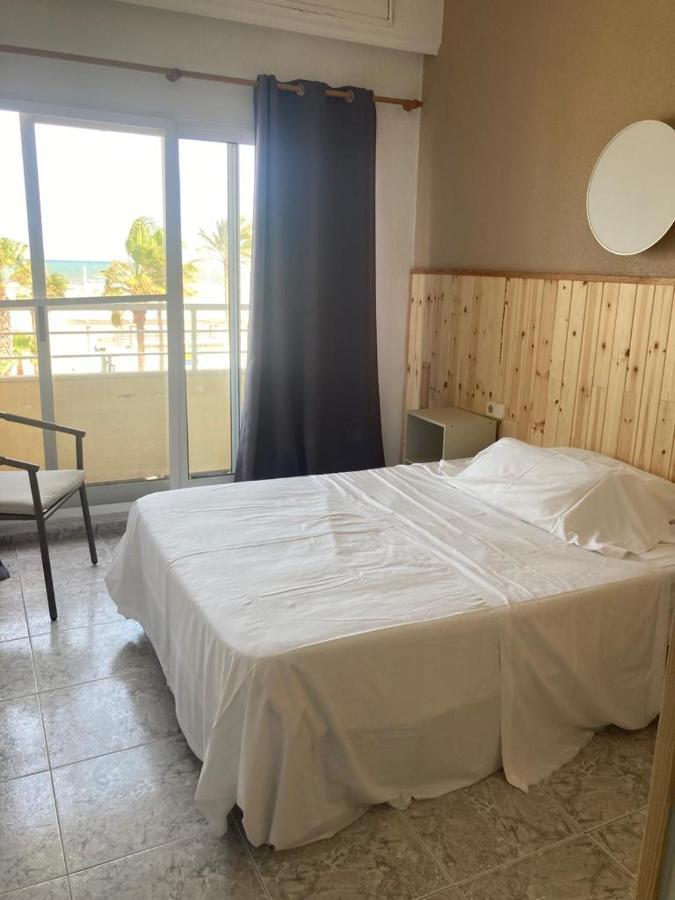 Malvarrosa Beach Rooms Valencia Bagian luar foto